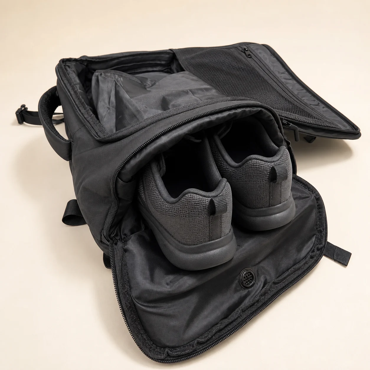Compartimento independiente para zapatillas de la mochila YENDO Urbana
