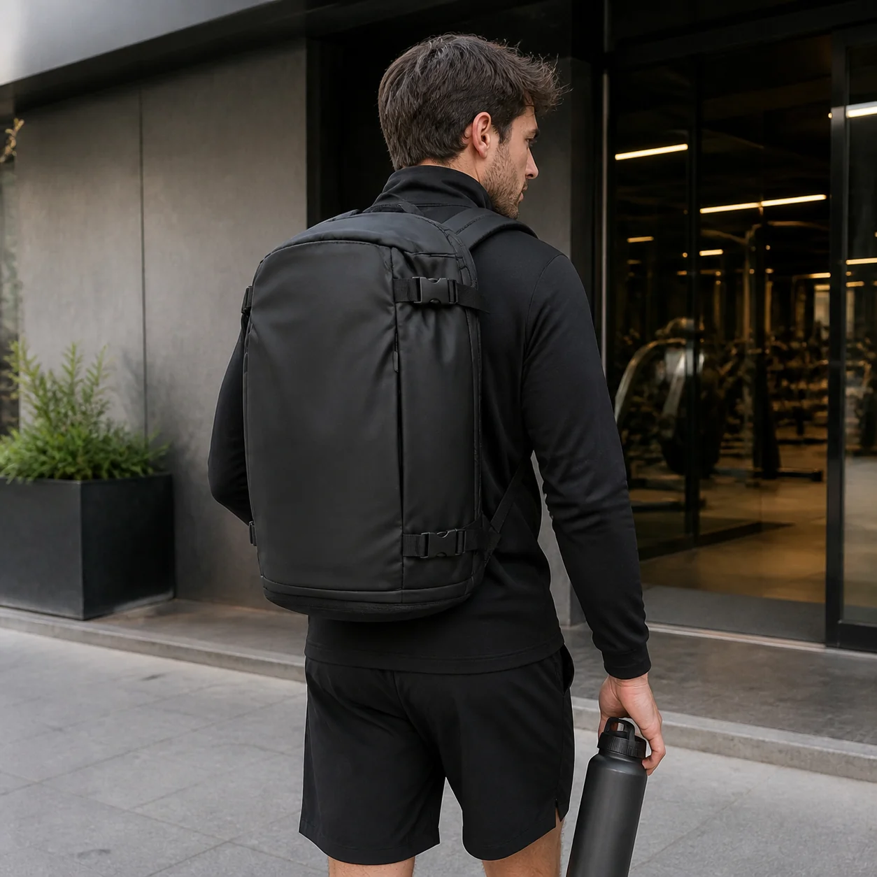 Mochila YENDO Urbana en uso camino al gimnasio