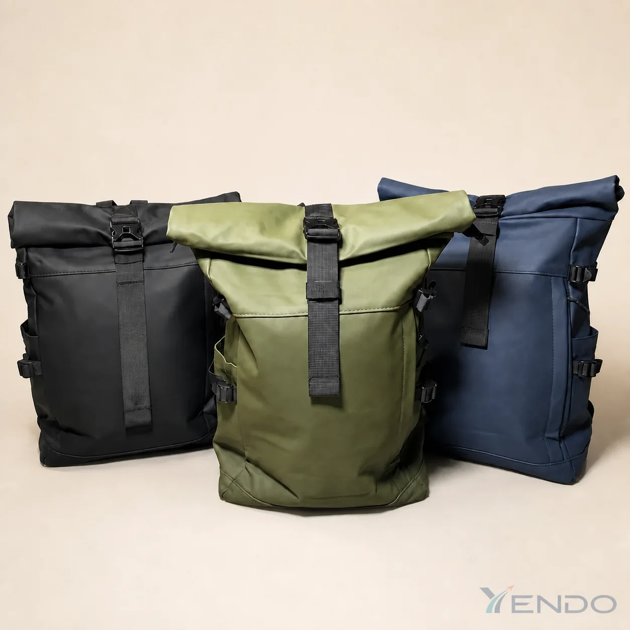 Mochilas YENDO Trayecto Roll-Top en negro, verde oliva y azul tinta